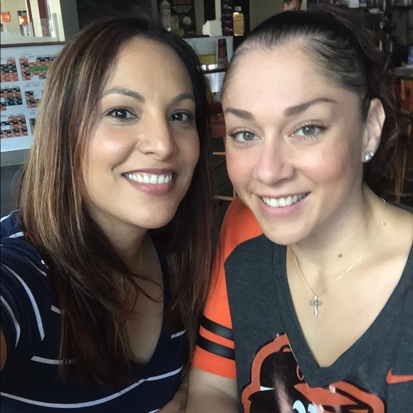 🌸🌸Meet Your Stylist🌸🌸 - Picture 3 of 8